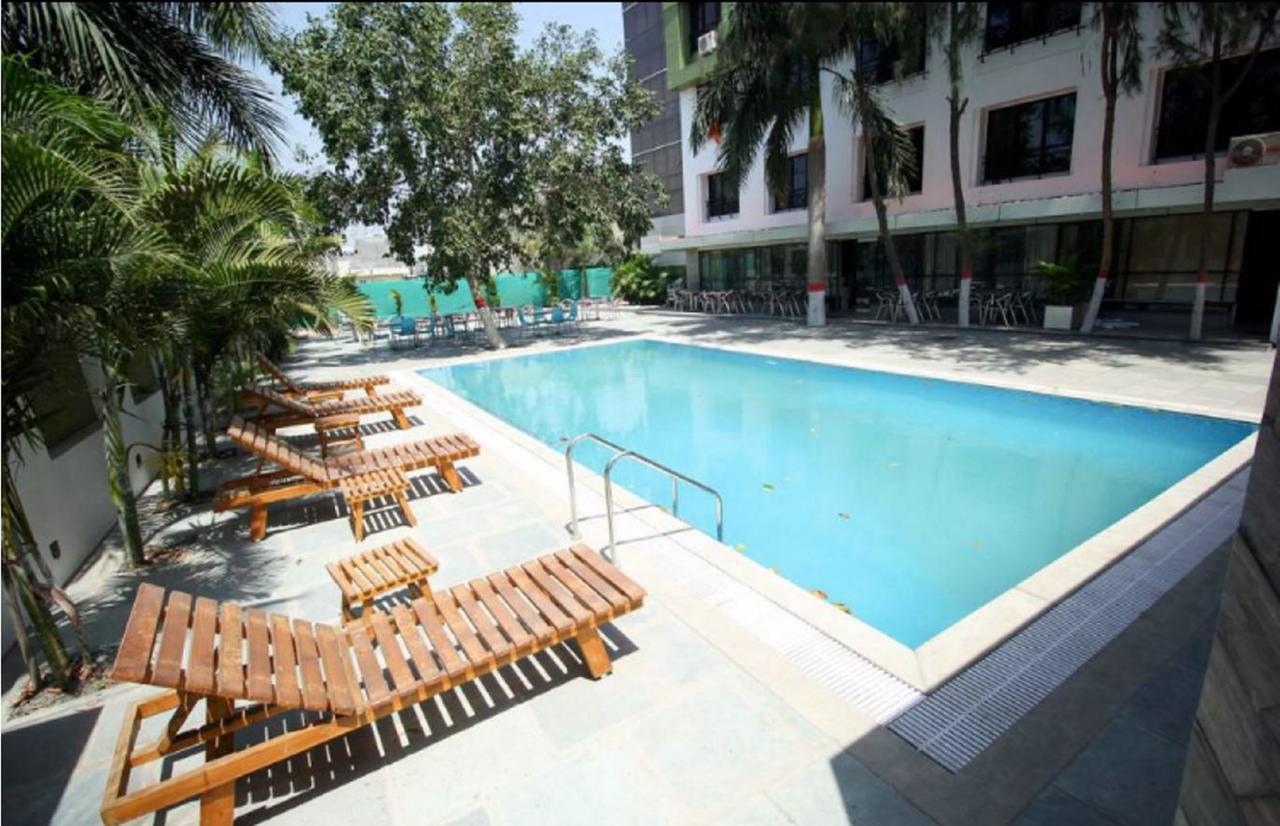 סוראט Hotel Executive מראה חיצוני תמונה