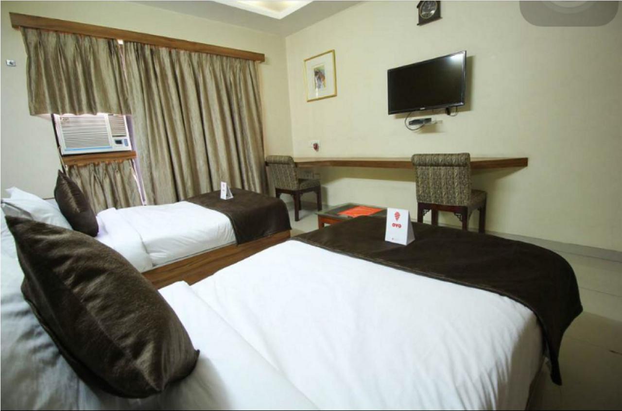 סוראט Hotel Executive מראה חיצוני תמונה