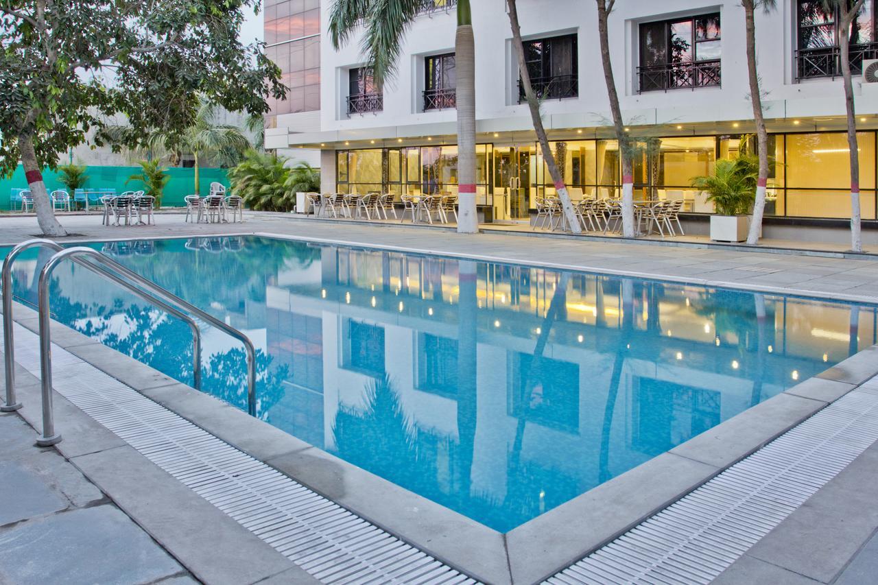 סוראט Hotel Executive מראה חיצוני תמונה