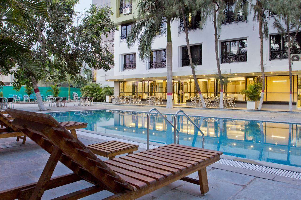 סוראט Hotel Executive מראה חיצוני תמונה