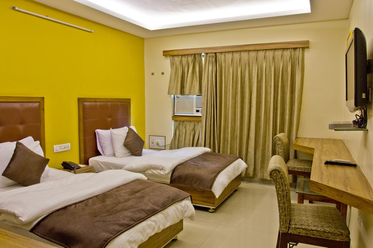 סוראט Hotel Executive מראה חיצוני תמונה